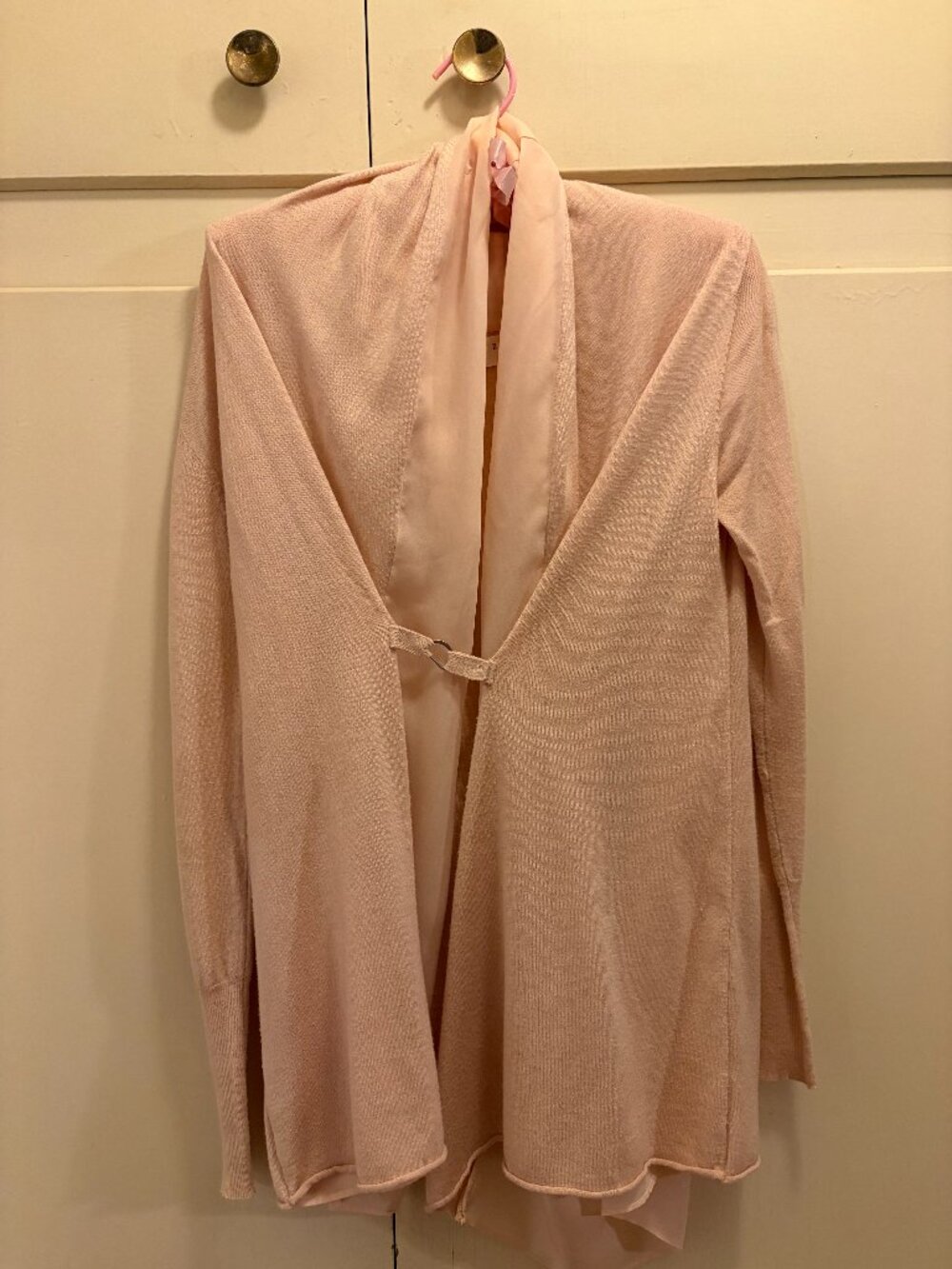 CARDIGAN, LIGHT WEIGHT, SHAWL TULLE COLLAR, SNAP IN THE FRONT.